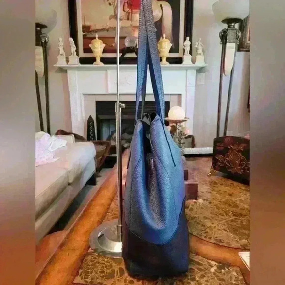 Michael Kors 2tone Blue leather bag - Picture 3 of 11